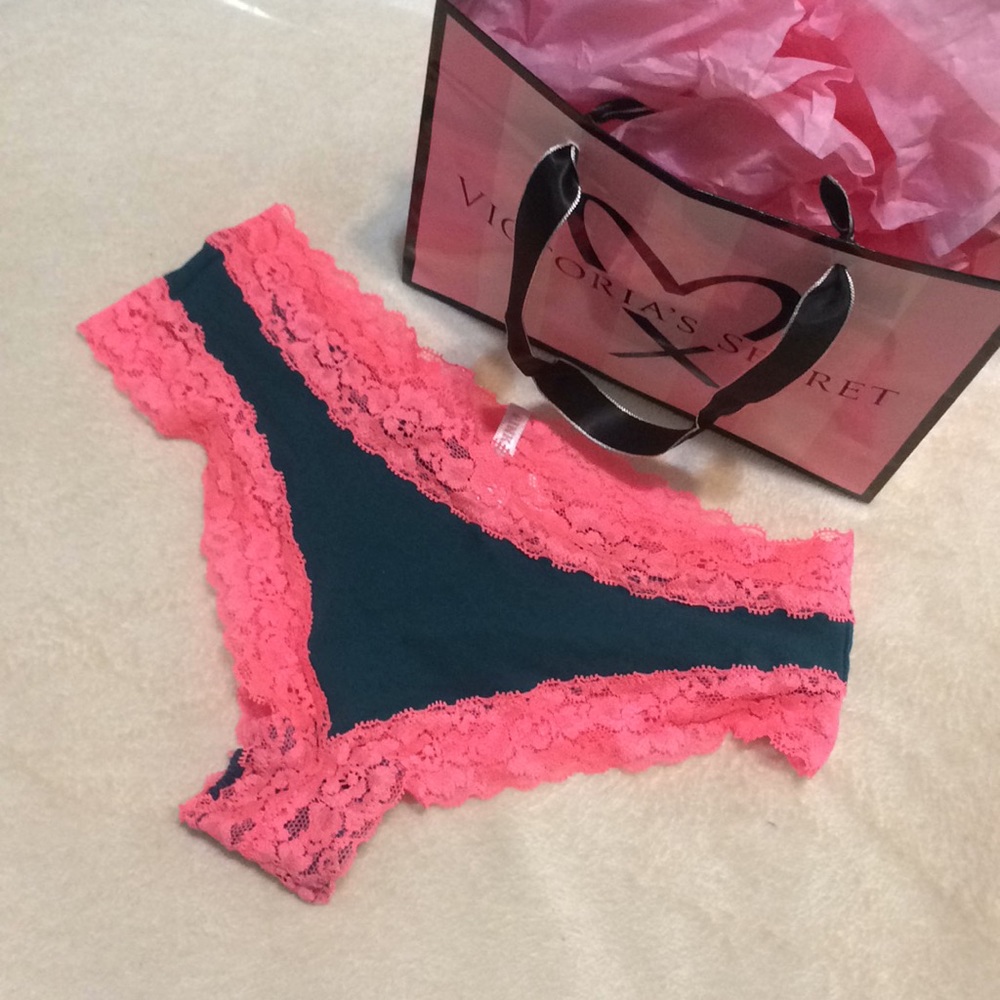 PINK brand cheekster